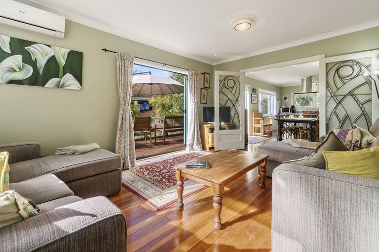 Photo of property in 1025 Beach Road, Torbay, Auckland, 0630