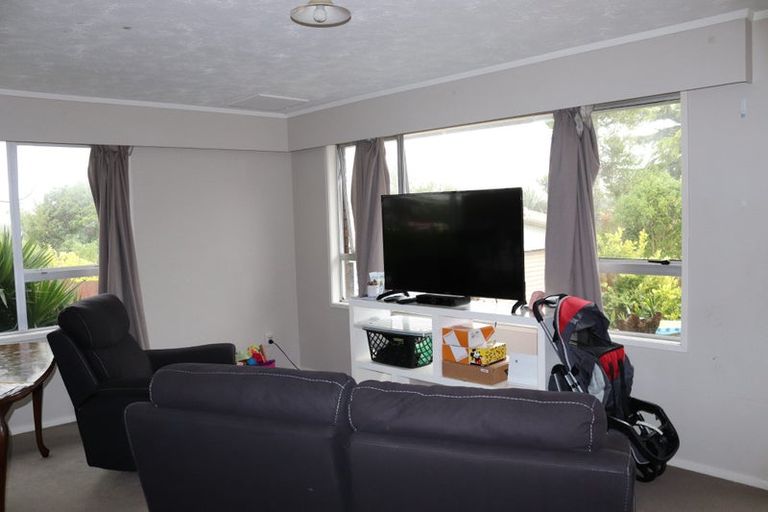 Photo of property in 2/199 Henderson Valley Road, Henderson, Auckland, 0612