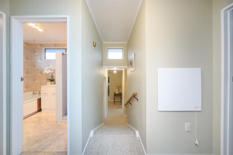 Photo of property in 24 Oaklea Avenue, Marton, 4710