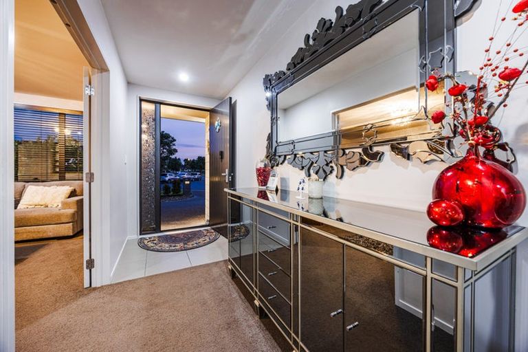 Photo of property in 22 Erceg Way, Rosehill, Papakura, 2113