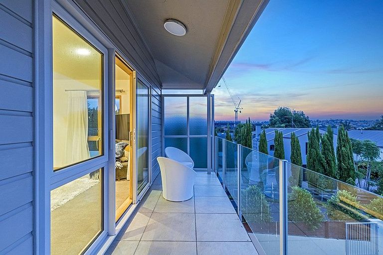 Photo of property in 86 Kitchener Road, Milford, Auckland, 0620