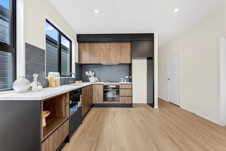 Photo of property in 1 Taukahiwi Road, Pukekohe, 2120