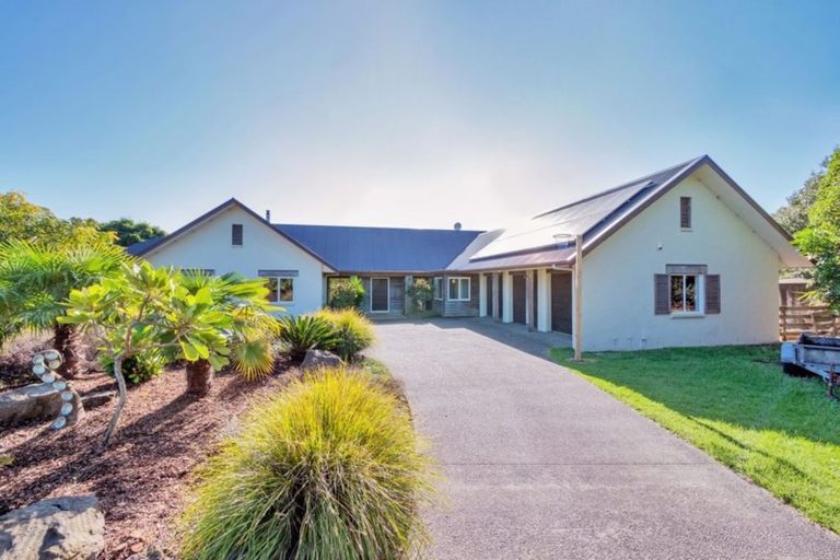 Photo of property in 29 Shine Road, South Head, Helensville, 0874