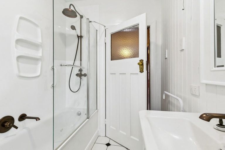 Photo of property in 33 Collingwood Street, Waterloo, Lower Hutt, 5011