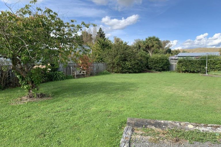 Photo of property in 36 Bruce Street, Hunterville, 4730