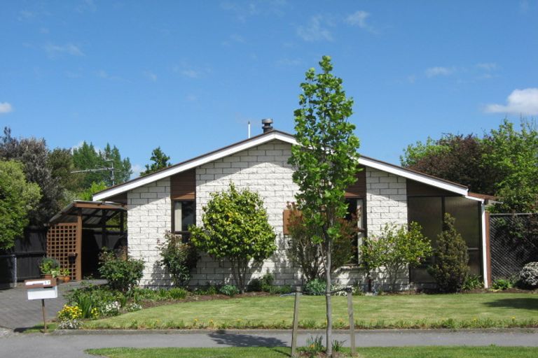 Photo of property in 17 Watson Place, Rangiora, 7400