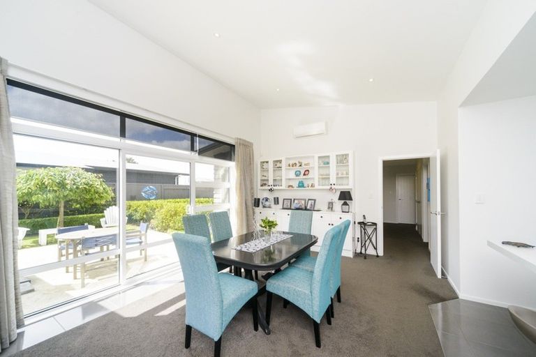 Photo of property in 3 Levi Place, Kelvin Grove, Palmerston North, 4414
