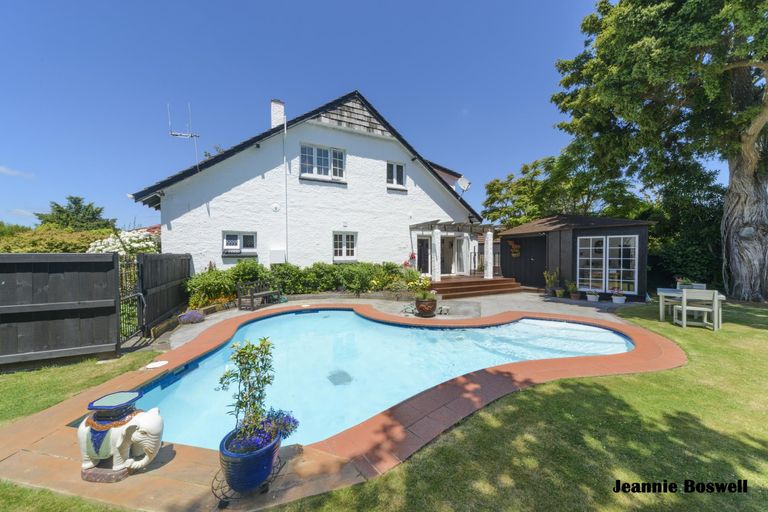 Photo of property in 220 Victoria Avenue, Hokowhitu, Palmerston North, 4410