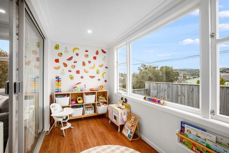 Photo of property in 23 Cara Crescent, Paparangi, Wellington, 6037