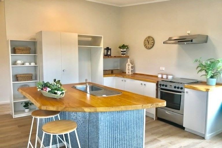 Photo of property in 72a Beach Road, Onerahi, Whangarei, 0110