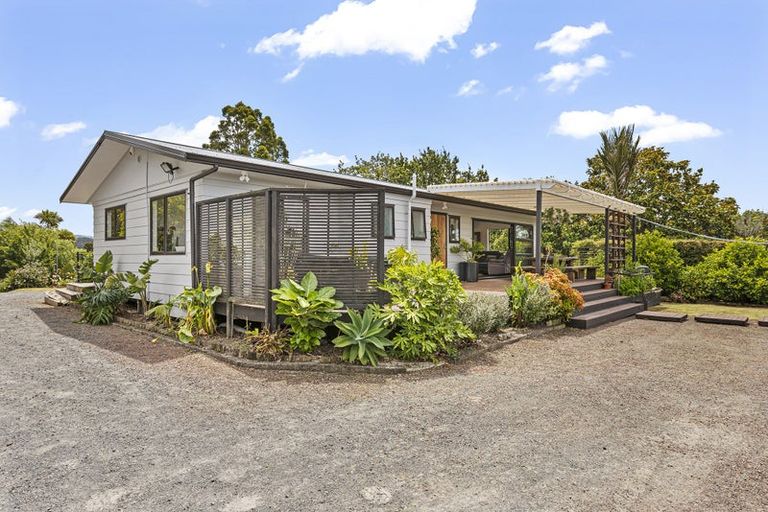 Photo of property in 76 Shaw Road, Oratia, Auckland, 0604