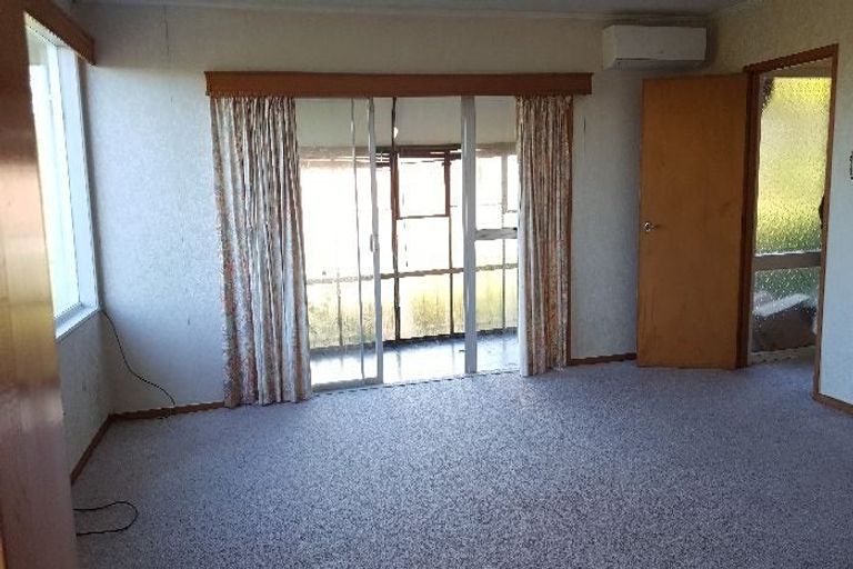 Photo of property in 4 Cypress Place, Sunnynook, Auckland, 0620