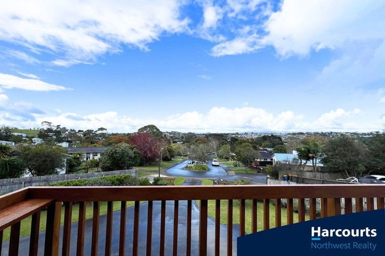 Photo of property in 25 Peterhouse Place, West Harbour, Auckland, 0618