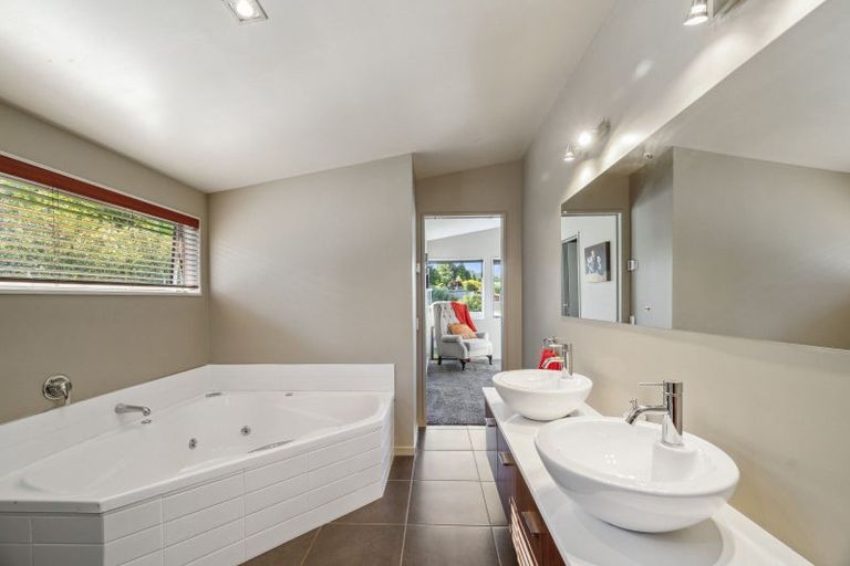 Photo of property in 1/10 Krissell Place, Acacia Bay, Taupo, 3330