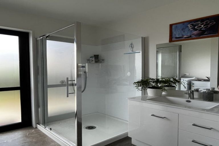 Photo of property in 12 Hirere Road, Whitford, Howick, 2571