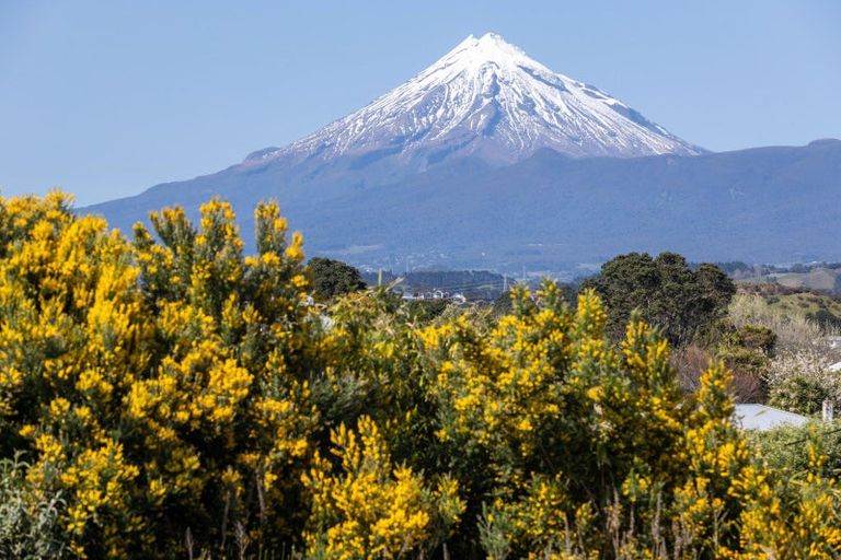 Photo of property in 5b Mission Street, Moturoa, New Plymouth, 4310