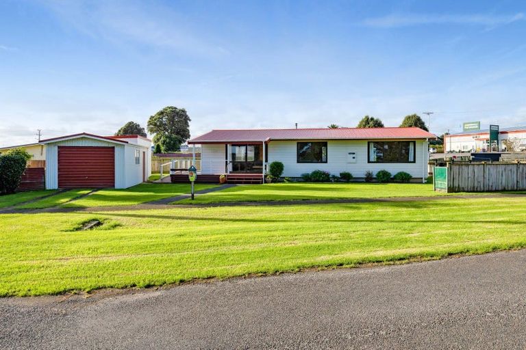 Photo of property in 1 Domett Street, Opunake, 4616