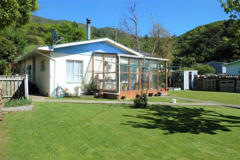 Photo of property in 4 Cornwall Street, Picton, 7220