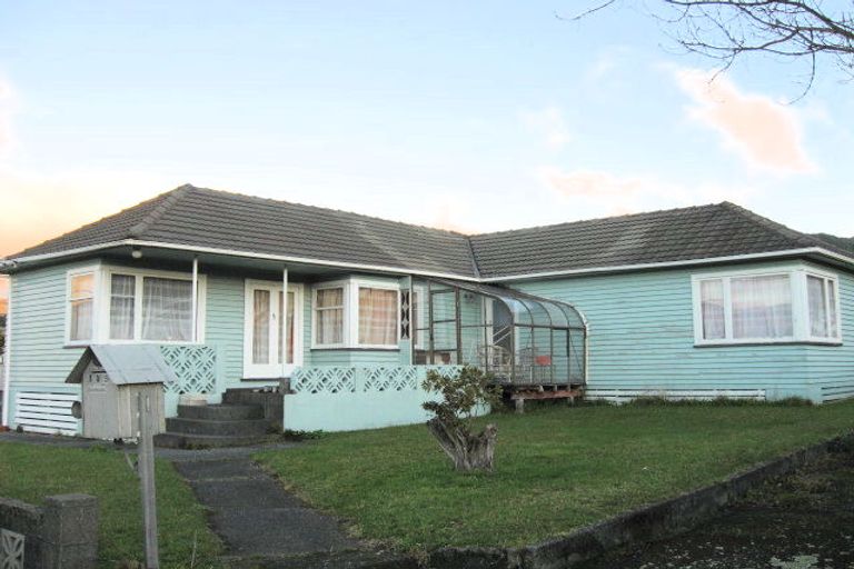 Photo of property in 2 Davis Grove, Wainuiomata, Lower Hutt, 5014