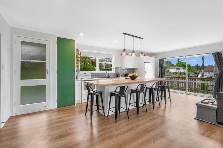 Photo of property in 14 View Street, Maungaturoto, 0520