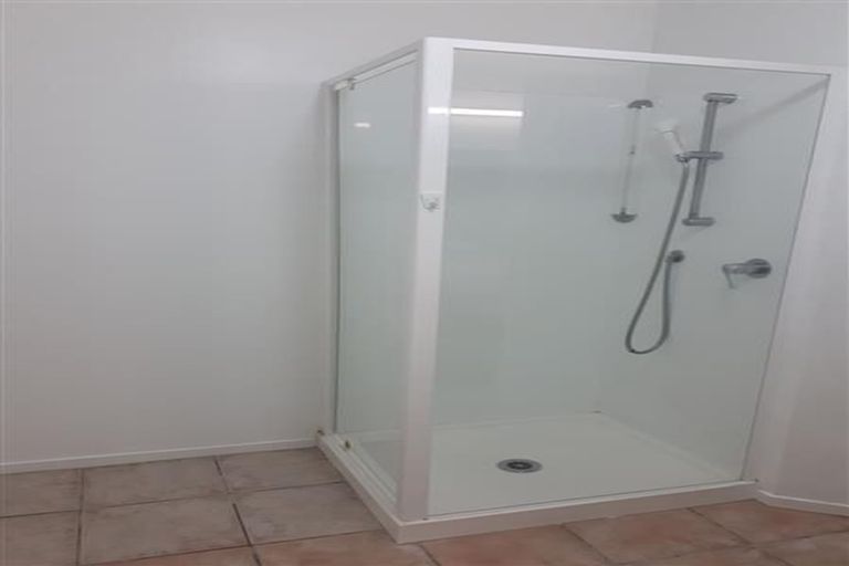 Photo of property in 19 Calypso Way, Unsworth Heights, Auckland, 0632