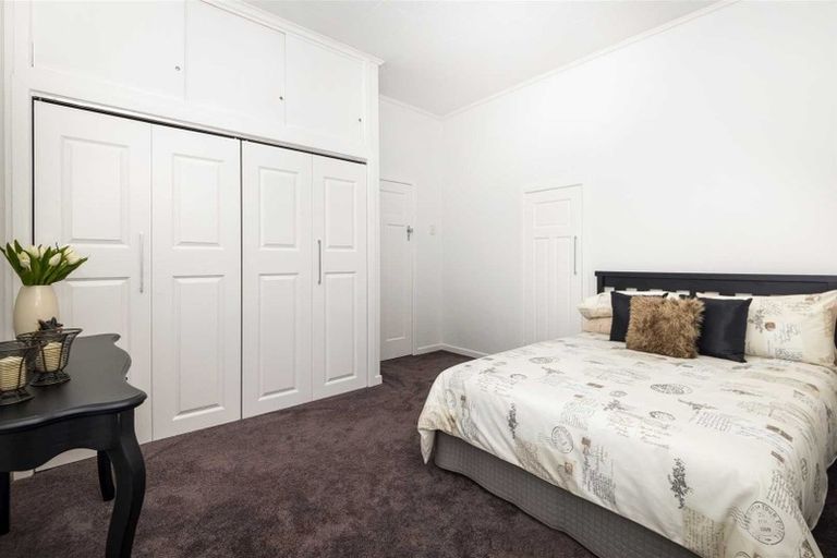 Photo of property in 18 Walmer Road, Point Chevalier, Auckland, 1022