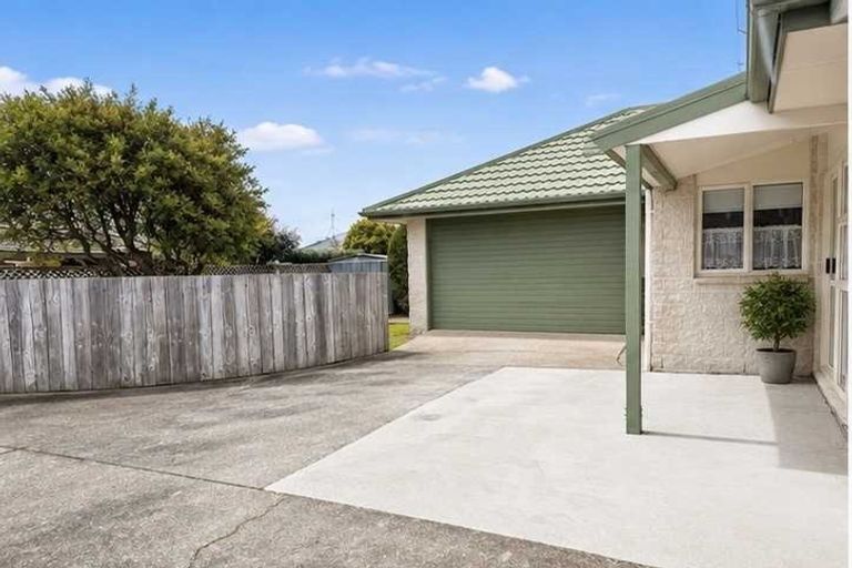 Photo of property in 60a Arawhata Road, Paraparaumu, 5032