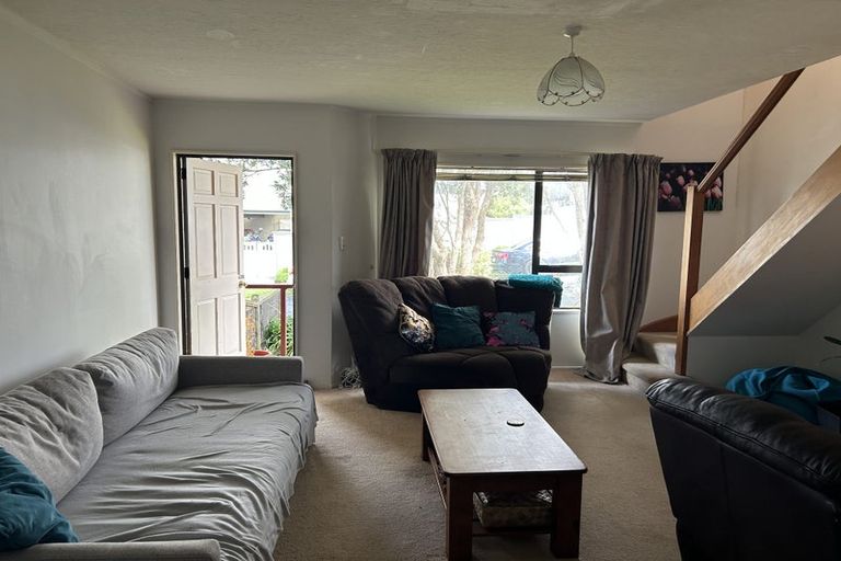 Photo of property in 10 Rangitane Street, Maupuia, Wellington, 6022