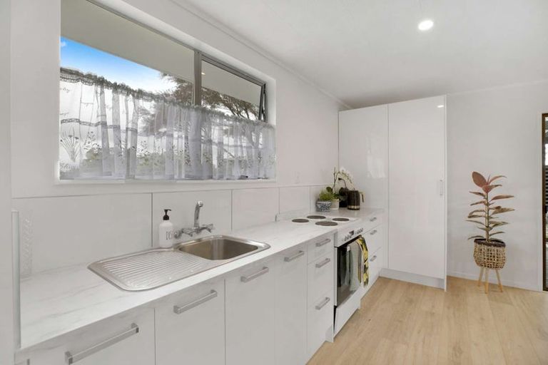 Photo of property in 1/26 Te Moau Avenue, Parakai, 0830