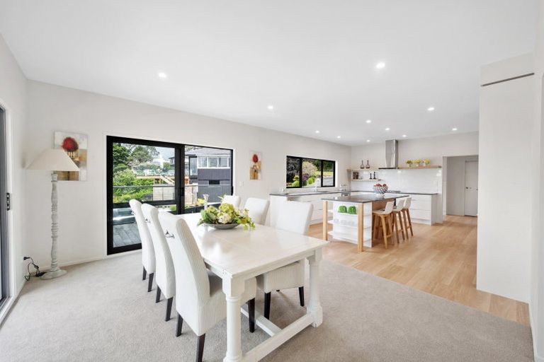 Photo of property in 41 Pohutukawa Avenue, Shelly Park, Auckland, 2014