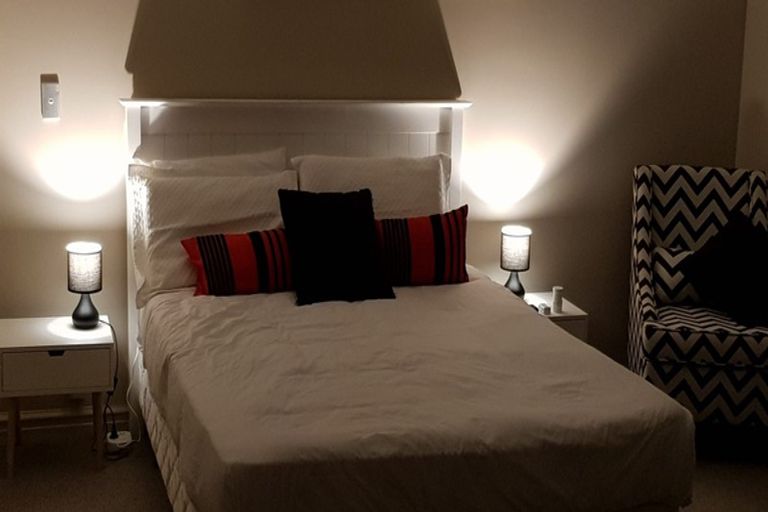 Photo of property in 1/7 Korokoro Road, Korokoro, Lower Hutt, 5012