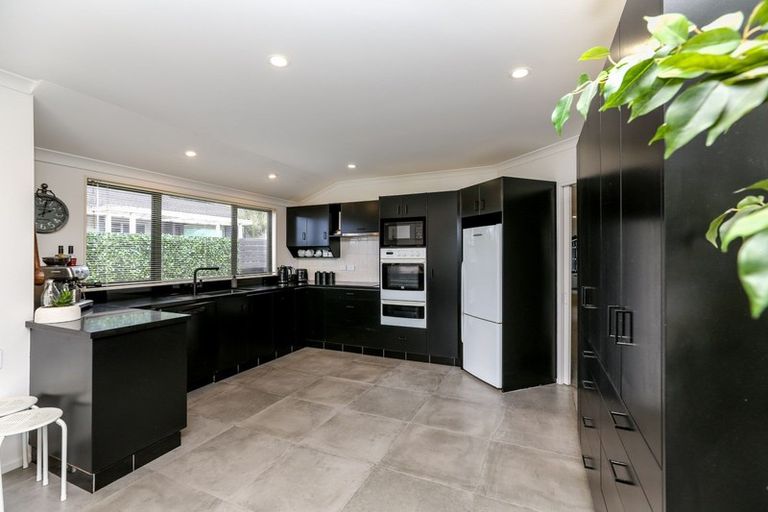 Photo of property in 24 Sackville Street, Fitzroy, New Plymouth, 4312