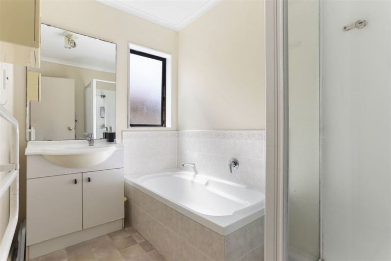 Photo of property in 26 Dunbarton Drive, Ranui, Auckland, 0612