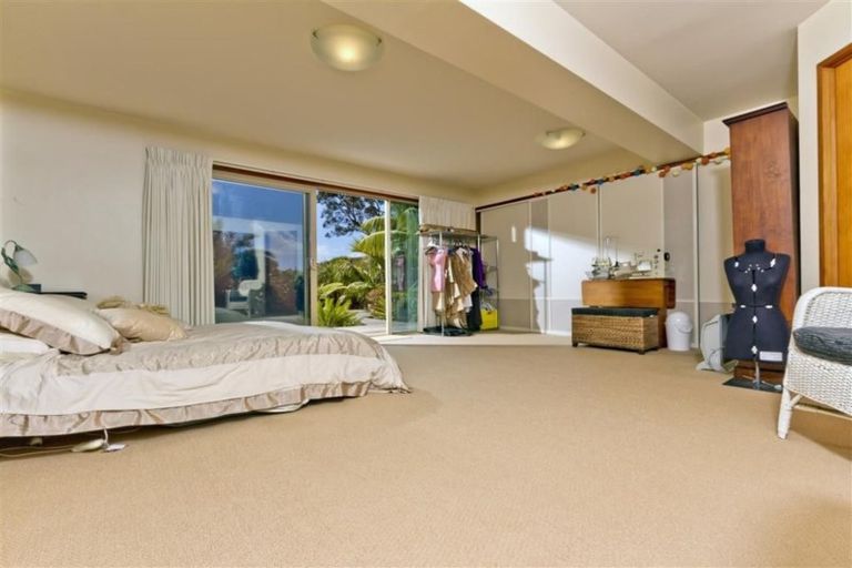 Photo of property in 70 Cliff Road, Torbay, Auckland, 0630