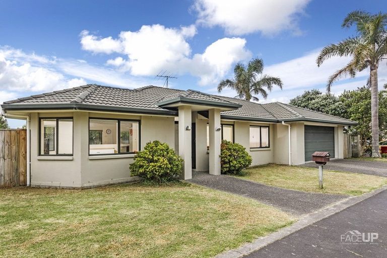 Photo of property in 6g Clearwater Cove, West Harbour, Auckland, 0618