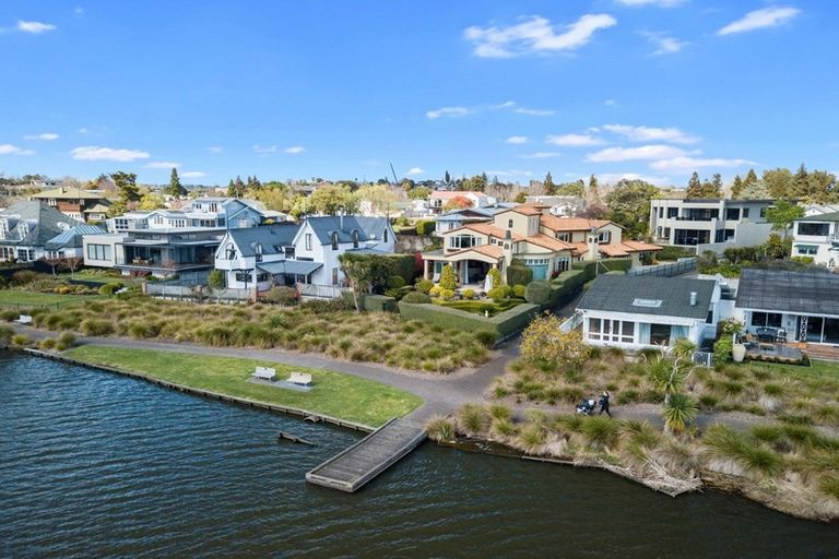 Photo of property in 64 Lake Crescent, Hamilton Lake, Hamilton, 3204