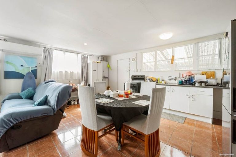 Photo of property in 8 Sabot Place, Massey, Auckland, 0614