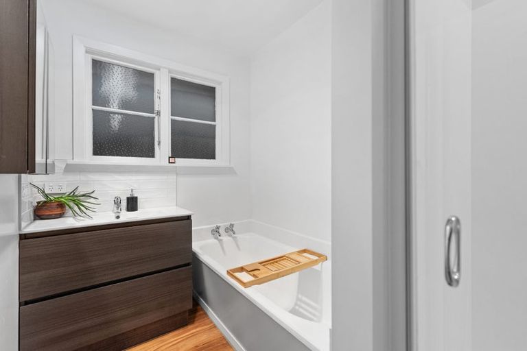 Photo of property in 12 Emlyn Place, Avondale, Christchurch, 8061