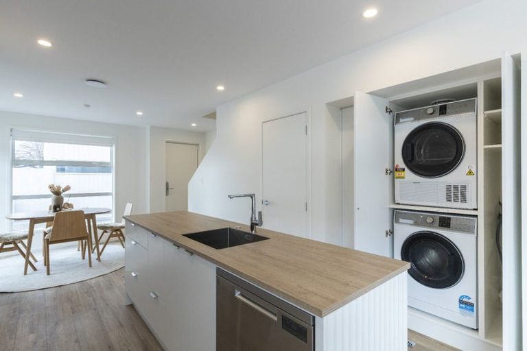 Photo of property in 1/4 Cracroft Street, Welbourn, New Plymouth, 4310