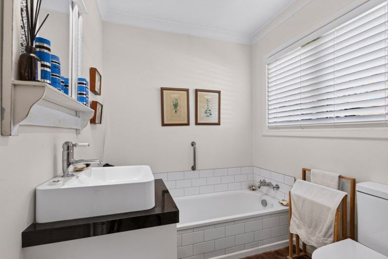Photo of property in 320 Clifton Road, Te Awanga, 4102