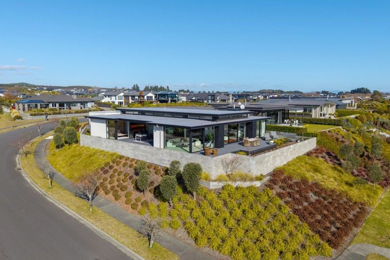 Photo of property in 35 Pukenamu Road, Rainbow Point, Taupo, 3330