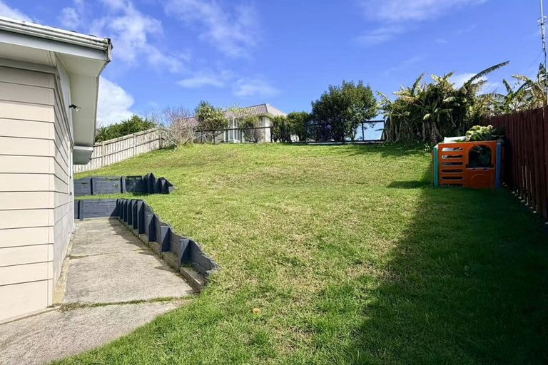 Photo of property in 10 Celeste Place, Totara Vale, Auckland, 0627