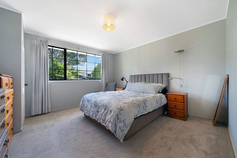 Photo of property in 15 Denarius Lane, Glendene, Auckland, 0602