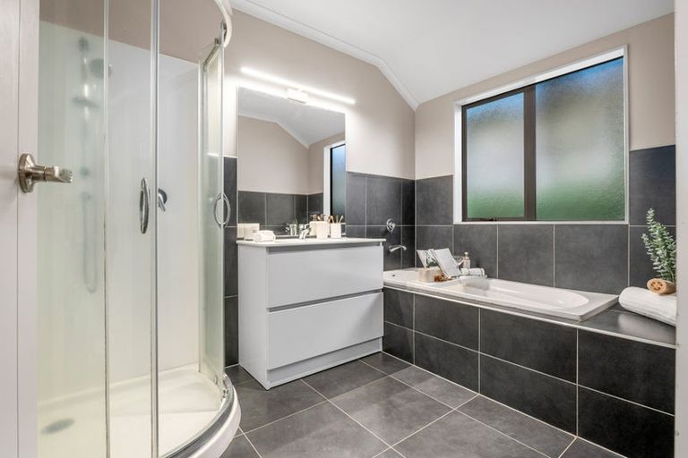 Photo of property in 51 Magellan Rise, Flagstaff, Hamilton, 3210