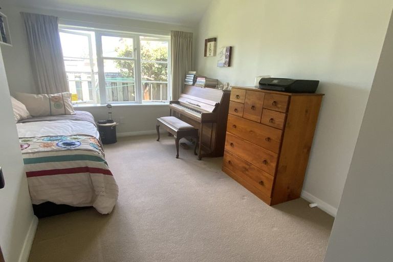 Photo of property in 2/10 Neil Avenue, Te Atatu Peninsula, Auckland, 0610