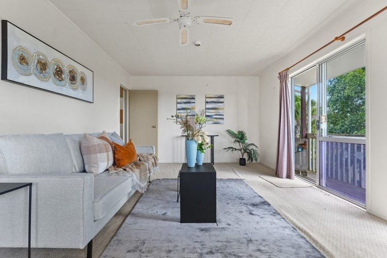 Photo of property in 17 Theban Place, Totara Vale, Auckland, 0629