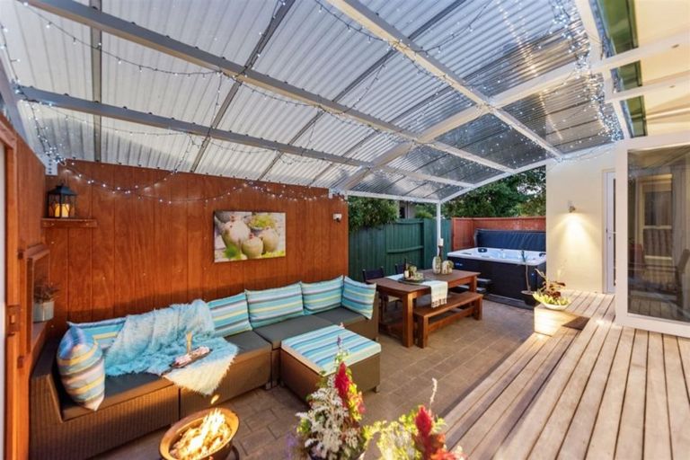 Photo of property in 18 Cranwell Place, Hillcrest, Hamilton, 3216