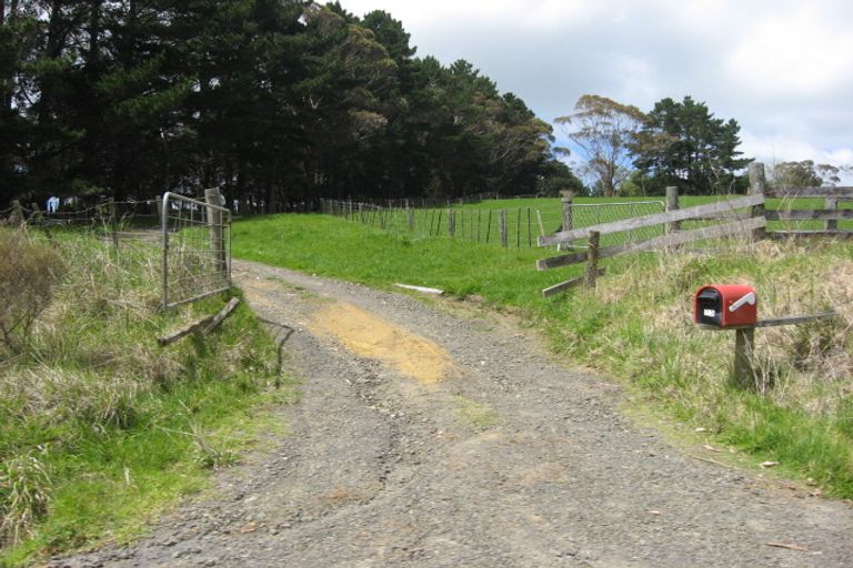 Photo of property in 73 Annett Road, Kumeu, 0891