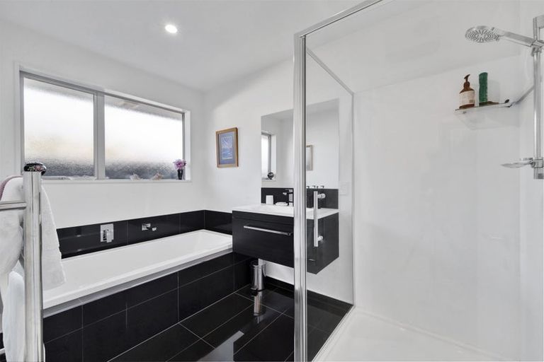 Photo of property in 16 Whitau Place, Marshland, Christchurch, 8083