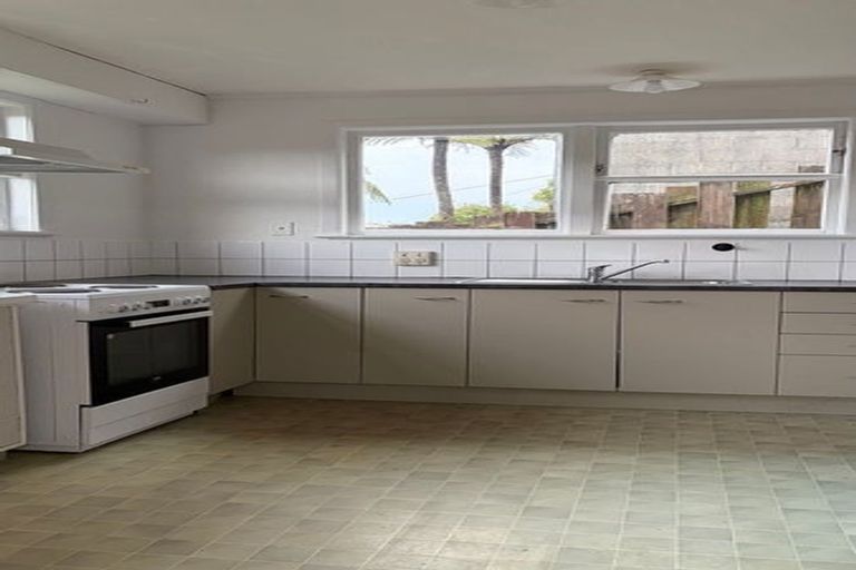 Photo of property in 147 Ruskin Road, Newlands, Wellington, 6037